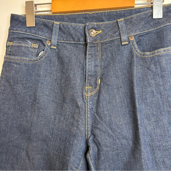 LL Bean Women’s Classic Fit Straight Leg Jeans Dark Wash - Picture 2 of 6